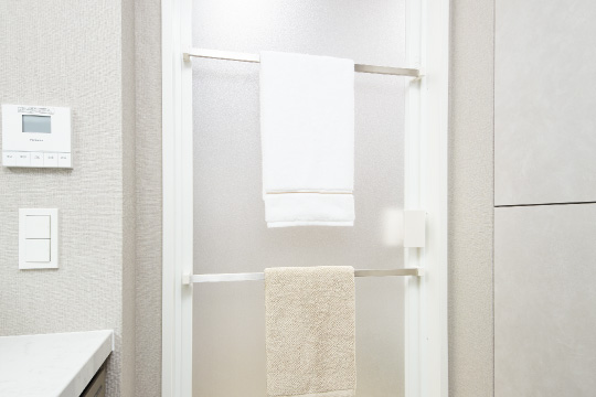 ドア外タオルかけ2段